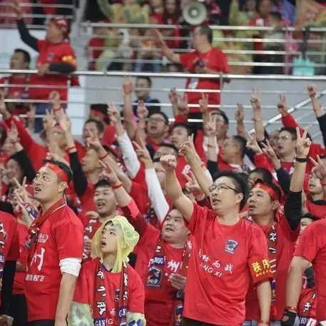 赣超揭幕战南昌德比吸引六万观众创纪录