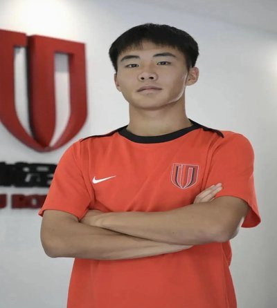 赵松源牵手小将共赴欧洲赛场挑战未来机遇