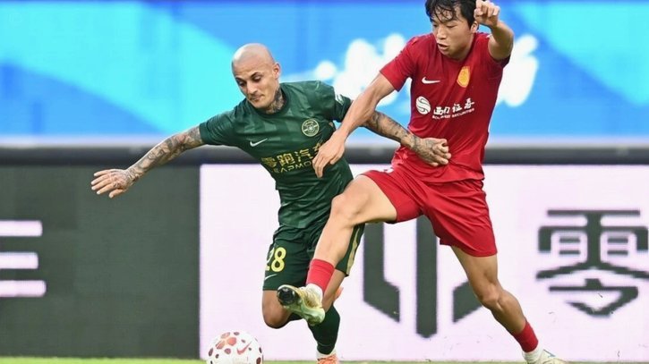 米特里策点球制胜，浙江队主场2-0