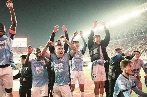 足协杯：英博1-0申花，斯坦丘点射，黄子豪、米内罗染红
