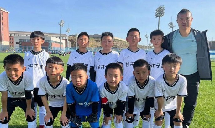冲进场内指责裁判会怎样？2034杯青少年足球大会测试底线
